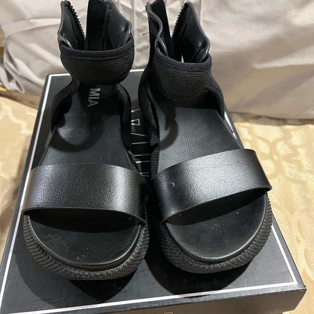MIA Women's Elegant Black Sandals